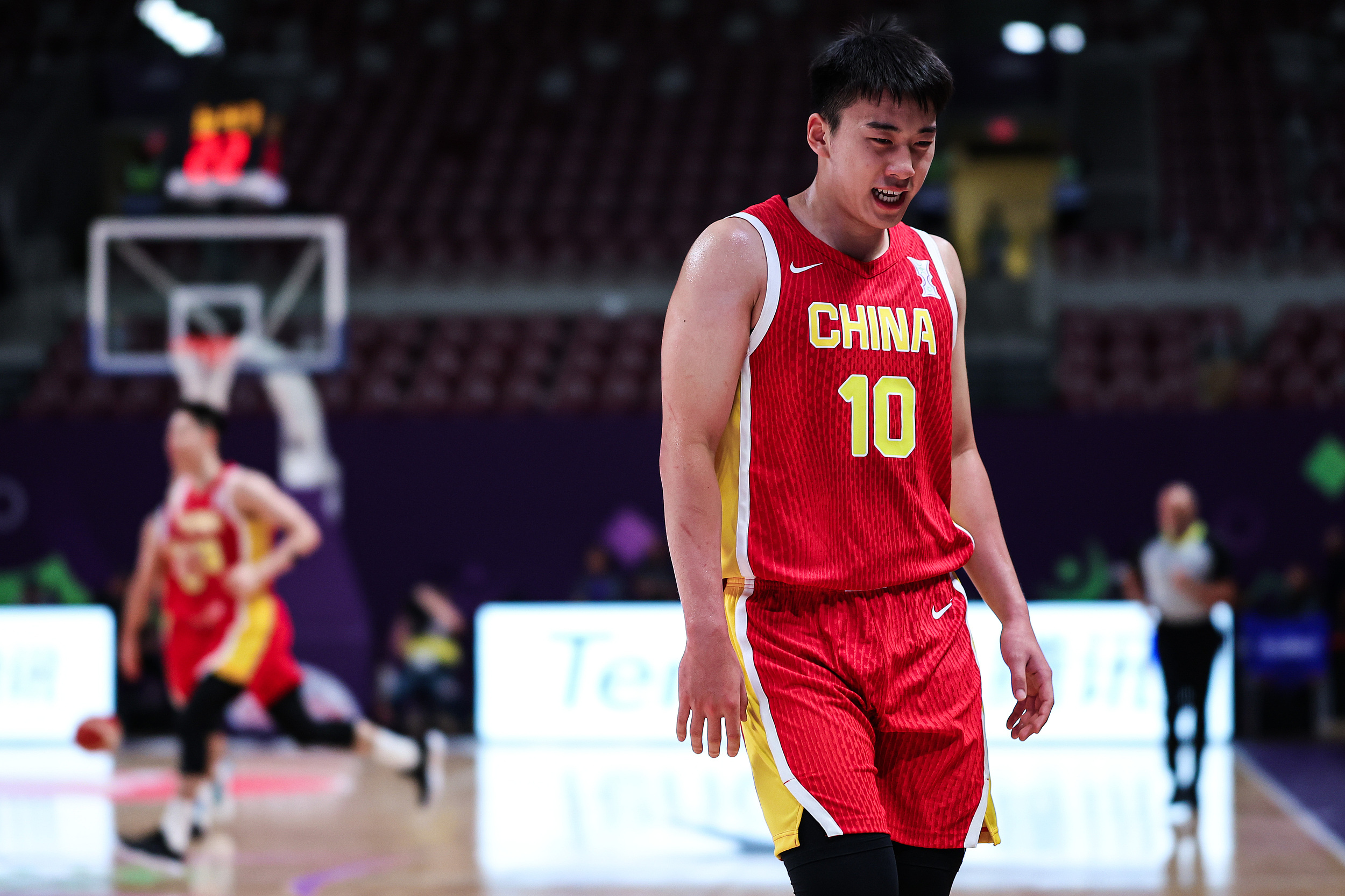 周琦盛赞王俊杰:有他这样的四号位队友,后卫和中锋突破会很简单