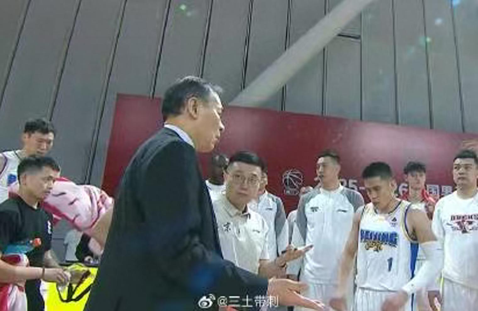 官网资讯-破案了！许利民痛斥球员耍大牌，指的是谁？许导忍不住点出姓名