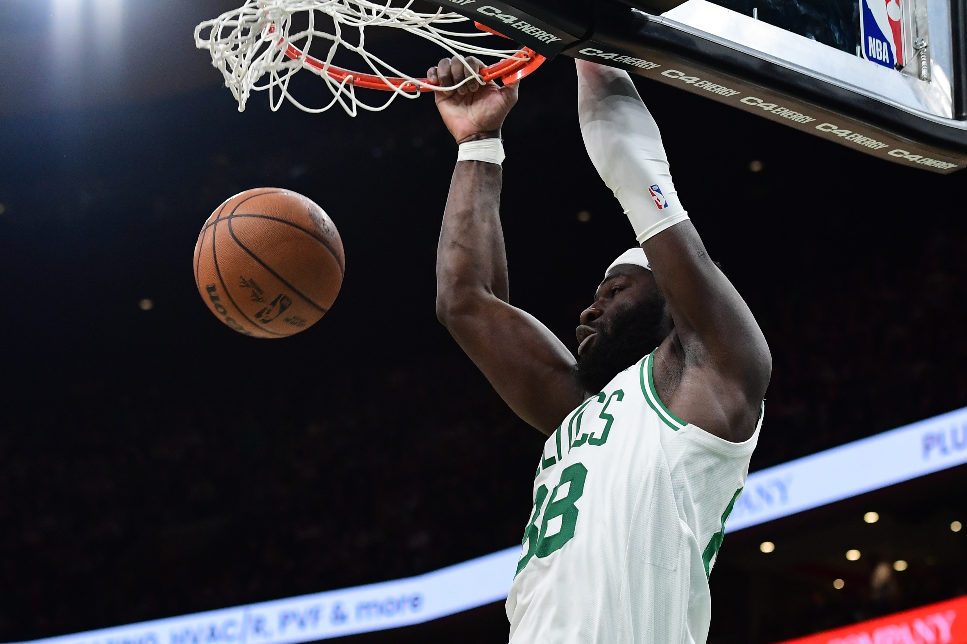 赛事时间表-效率很高！科塔9投7中砍下15分8篮板2助攻2抢断1盖帽