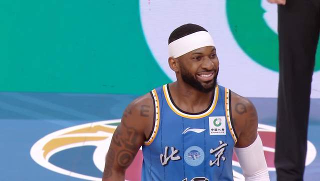 高清直播-周琦伤退，北京男篮遭山西逆转 曾凡博9+2低迷 许利民用人混乱