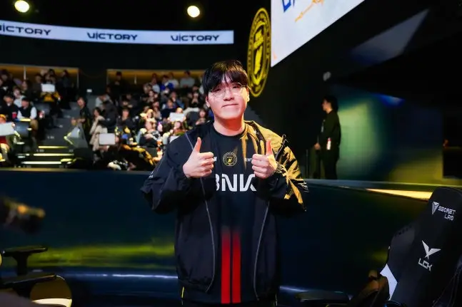 高清直播-Kellin:刚出道就和GALA很亲近,Xun游走路线和团战站位很好